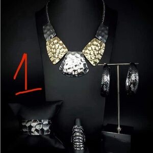 Costume jewelry Elegant mixed metal Statement Necklace Set